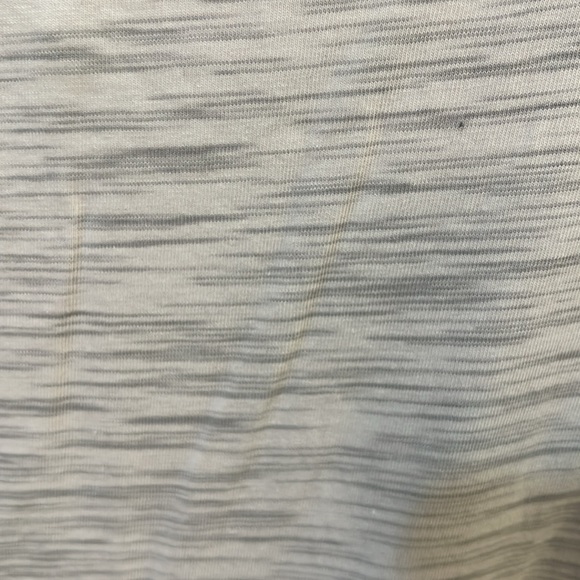 Women's Size 6 lululemon casual/workout shirt - Picture 6 of 6